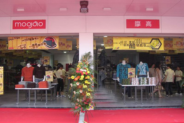 摩高男装加盟店型