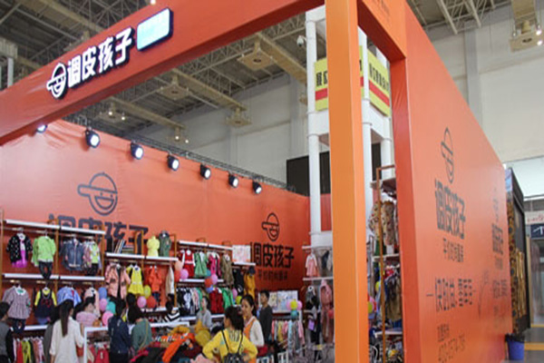 调皮孩子童装加盟店