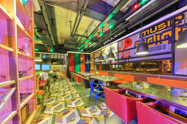 玩味锅物音乐海鲜自助火锅加盟店