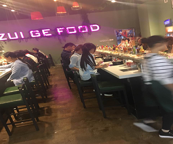 嘴哥时尚小火锅加盟门店