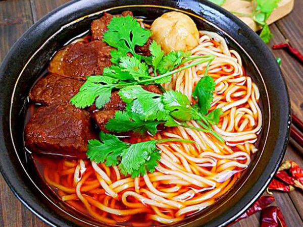 【牛拉拉牛肉面加盟】开店加盟牛拉拉牛肉面，财源滚滚！