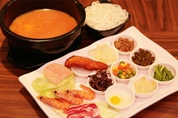 巧娘子过桥米线加盟门店