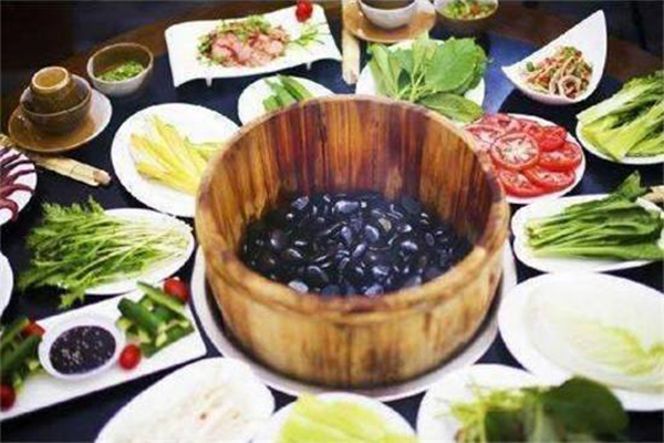 伟少创意木桶火锅加盟门店