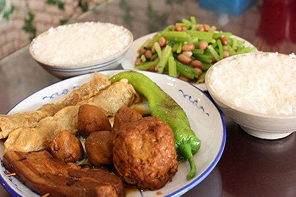 开一家甏肉干饭店怎么样？加盟甏肉干饭靠不靠谱？