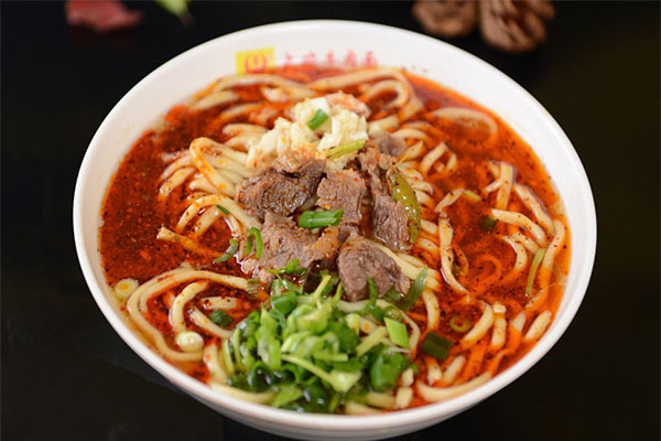 【包包白牛肉面加盟】开包包白牛肉面加盟店，大赚特赚！