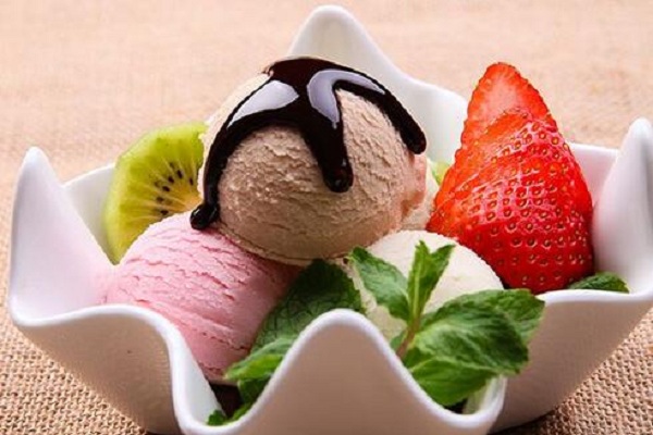 暴风雪冰淇淋加盟店