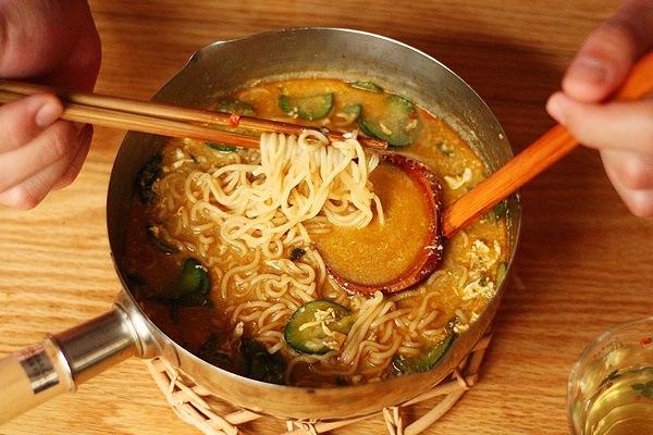 泡面煮播加盟店