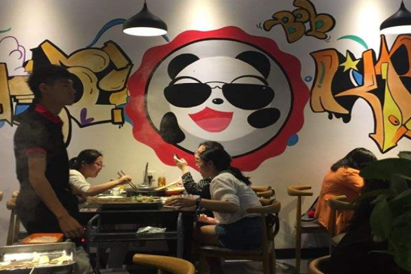 大嘴熊猫串串老火锅加盟门店