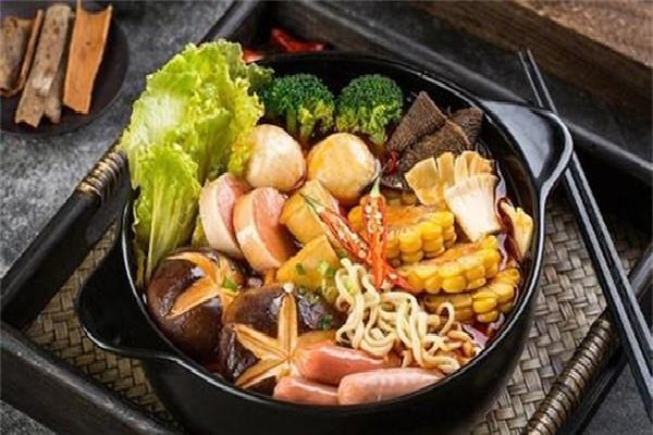 宁小闲麻辣烫加盟店