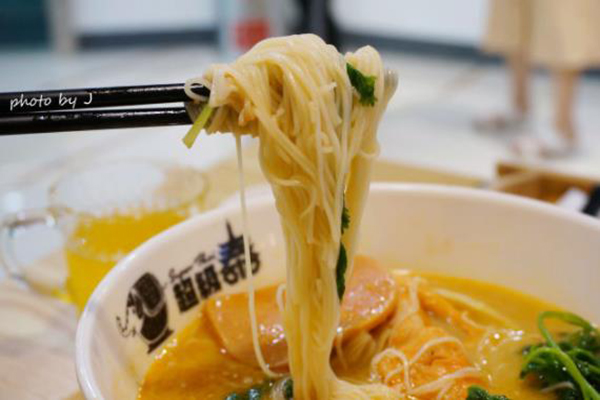 超级泰泰式麻辣烫加盟门店