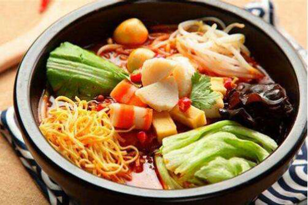 烹状元过桥米线加盟门店