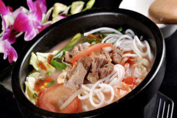 烹状元过桥米线加盟门店