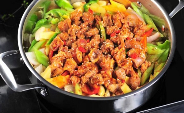 禾佰肴焖锅加盟门店