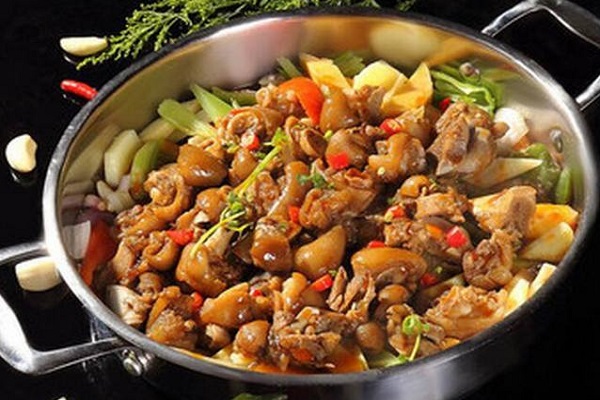 聚食尚三汁焖锅加盟门店