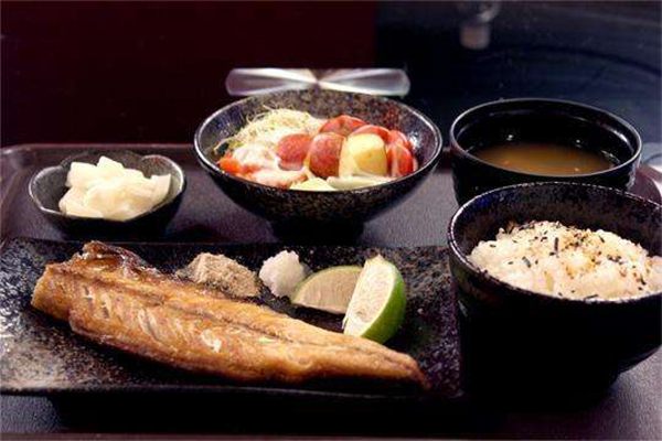 泥妹潮料理加盟费