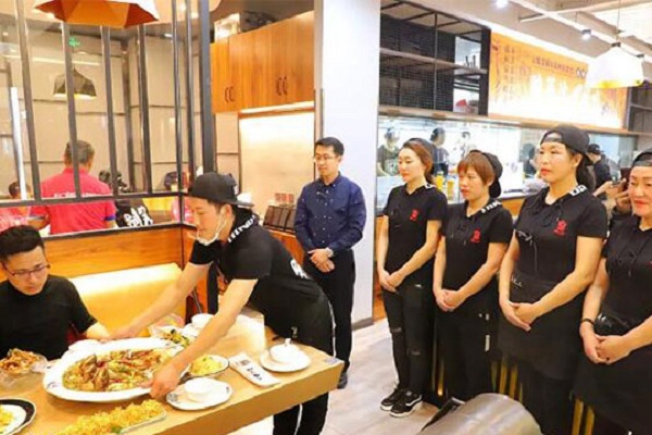 鼎太二老坛子酸菜鱼加盟店