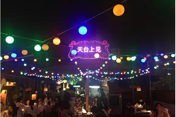 天台上见烧烤加盟店