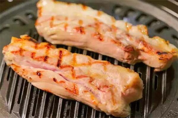 贵家炭火烤肉加盟