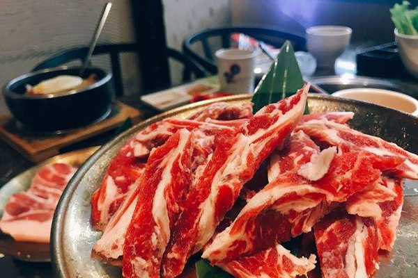 嘿嘟嘟黑猪烤肉加盟费多少？