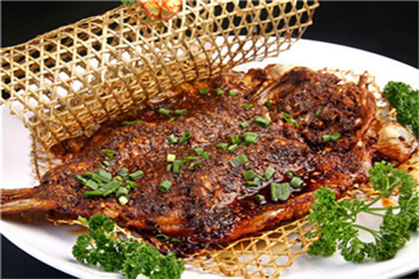 芳沁百味焖锅烤鱼加盟门店