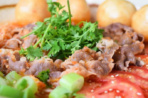 何小贤酸菜鱼面加盟店