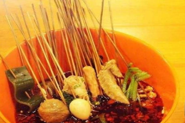 浅语签寻串串香加盟门店