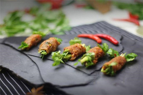 龙晓影牙尖帮小郡肝串串香加盟门店