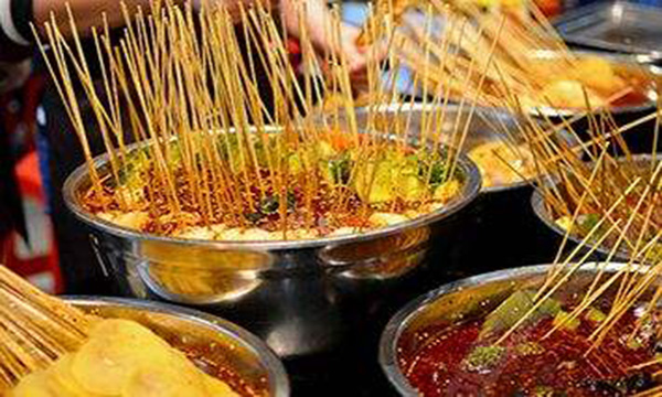 仟味阿婆串串香店加盟