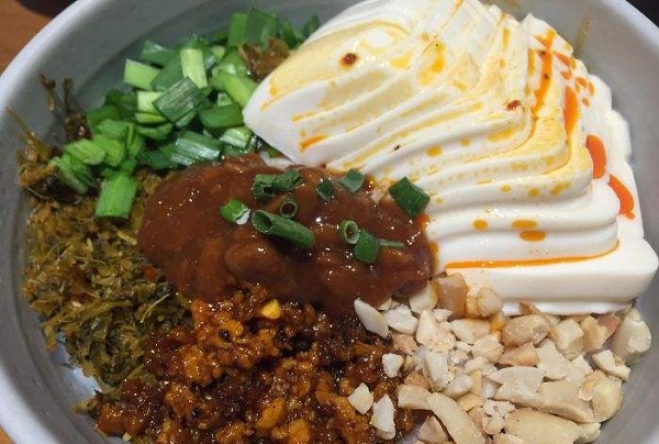 彩云豆花米线加盟店