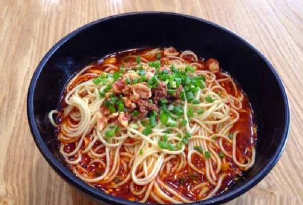 奇七味重庆小面加盟店