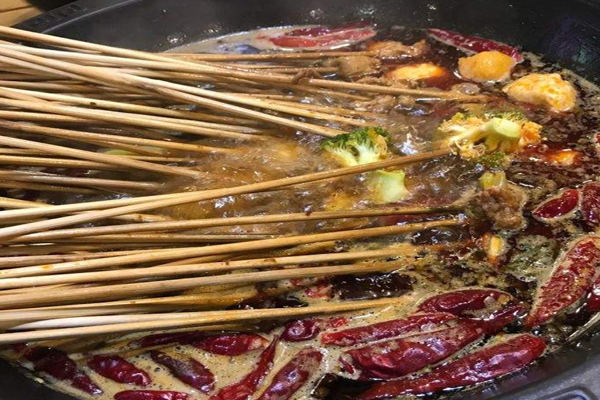 尊品味小牛肉火锅串串加盟门店