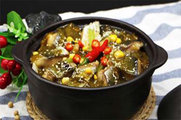 非池中土锅焖鱼