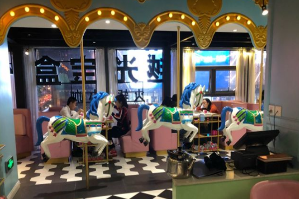 越光宝盒火锅小咖加盟门店