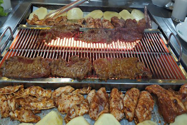 春英乡村烤肉店加盟费