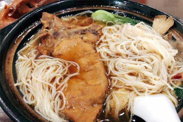 凡老头米线砂锅加盟门店