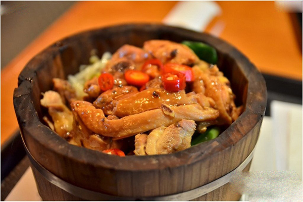 梁记木桶饭加盟费