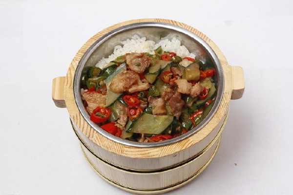 梁记木桶饭加盟费