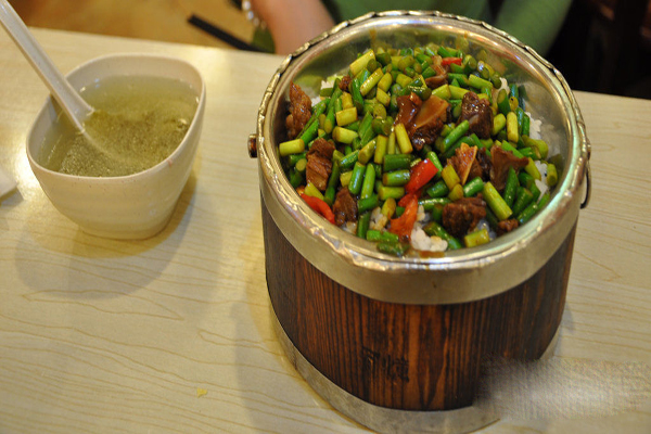 强仔木桶饭加盟费