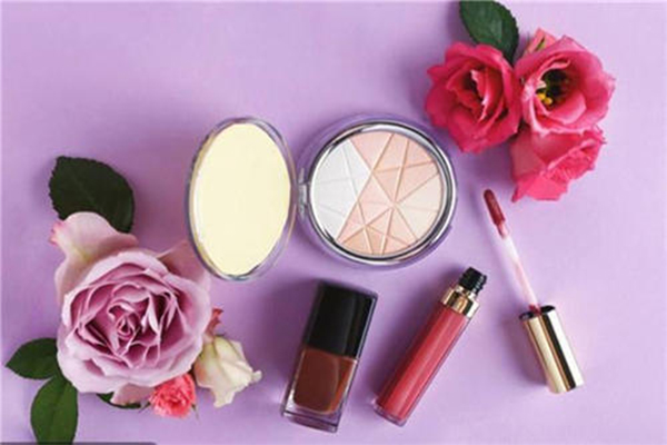 艾三化妆品加盟费