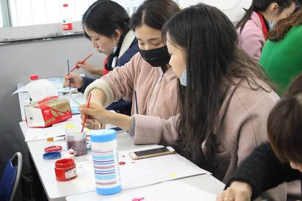 新时尚化妆培训学校加盟店