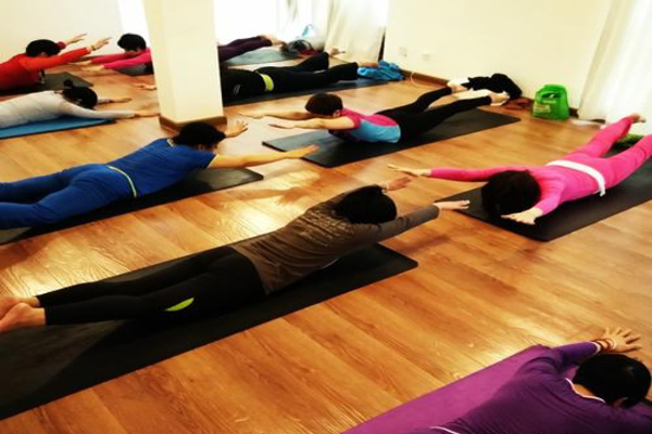 心瑜伽私教培训学院加盟