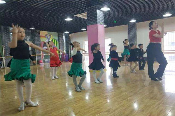 艺风艺术培训学校加盟