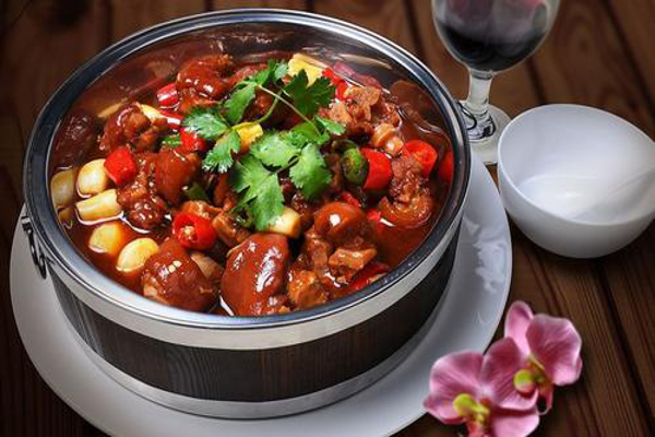小湘钵湘菜加盟，开一家小湘钵湘菜加盟店需要准备什么？