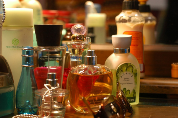 颜宝化妆品加盟费