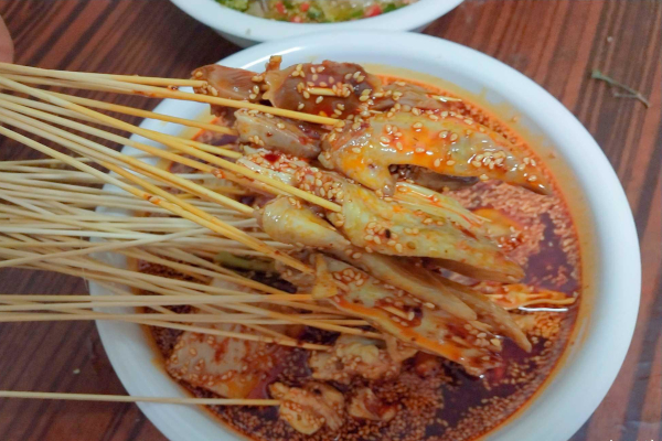 依家人钵钵鸡加盟店