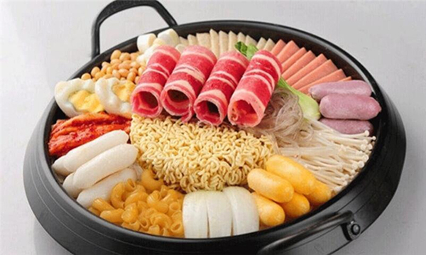 十三箸菲妃家年糕火锅加盟店