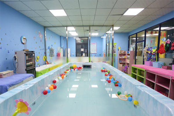 爱你游婴幼儿游泳馆