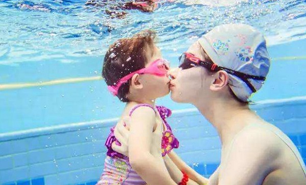 溪河亲子游泳俱乐部加盟费