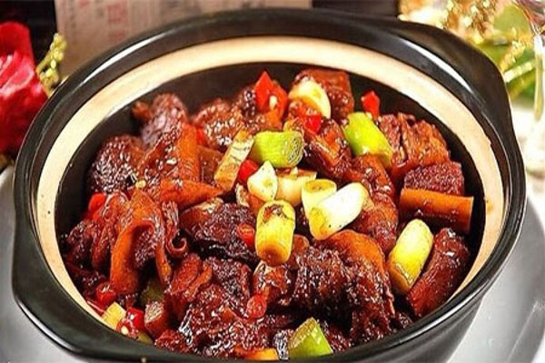 黄鼠狼鸡公煲加盟