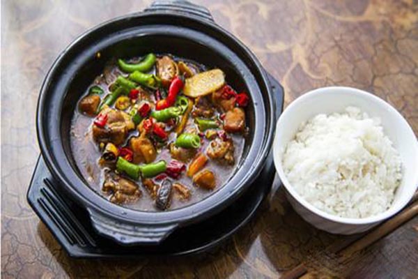 伟亮记黄焖鸡加盟费